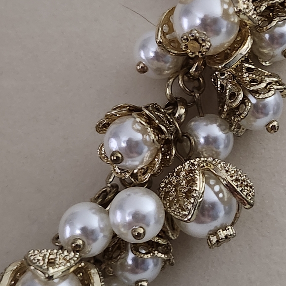 Elegant Gold Chain Necklace - Picture 2 of 6